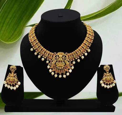 Bangles Pota Stone Gold Plated Choker Necklace Set