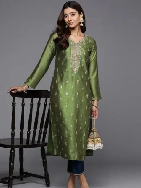 Reeti Lifestyle Women's Floral Embroidered Silk Kurta